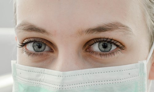 women with clinical mask